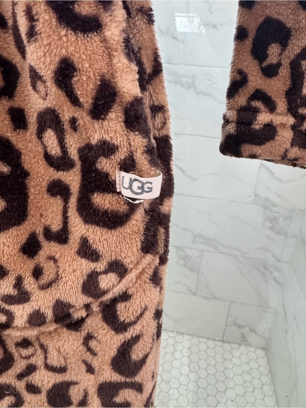 Ugg Leopard Robe - Picture 6 of 10